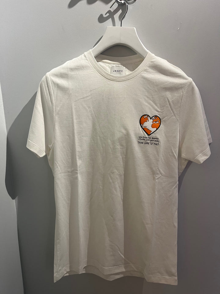 Gray organic cotton T-shirt with Red Earth embroidery