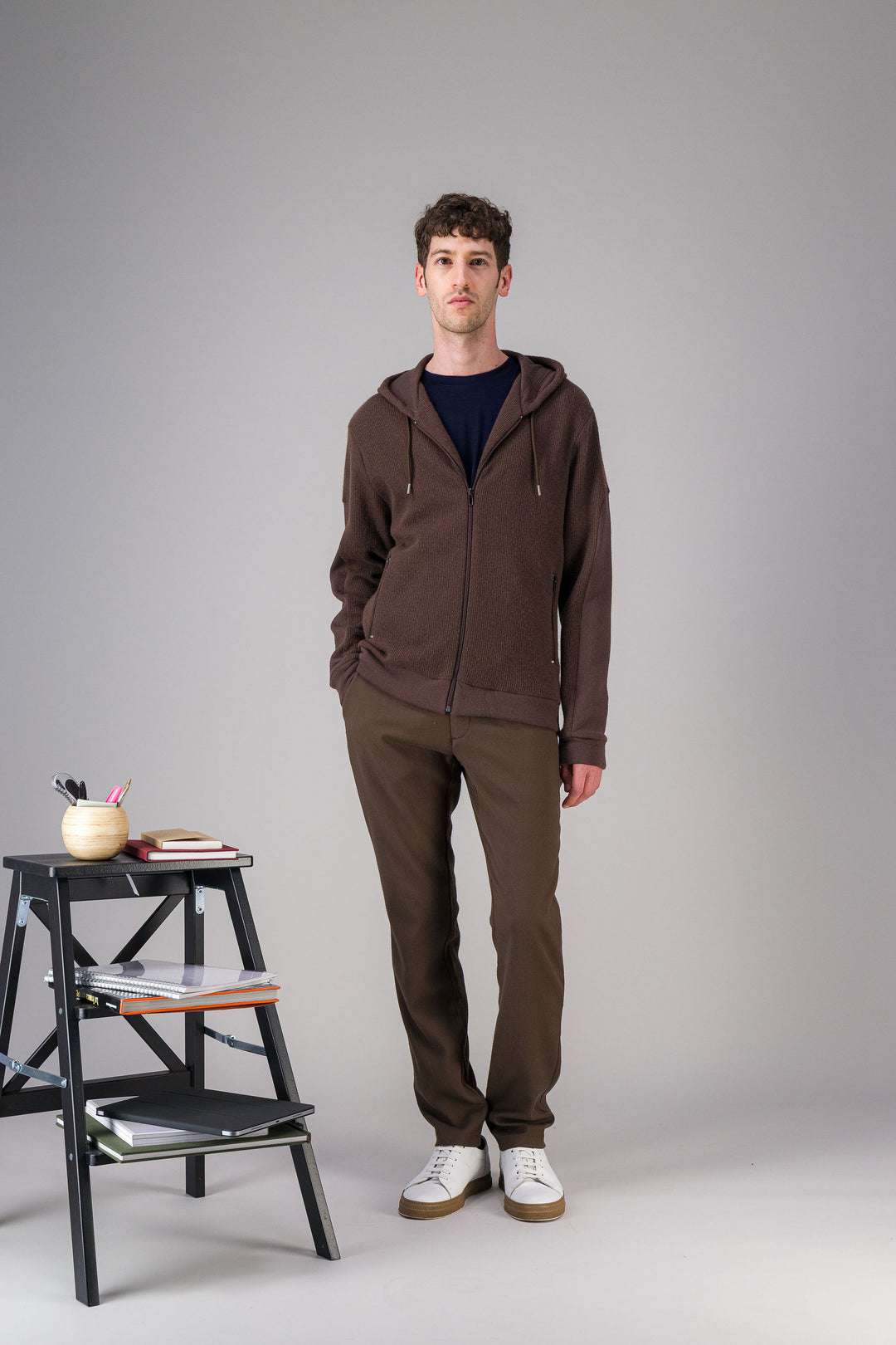 Pull zippé marron capuche en laine recyclée japonaise