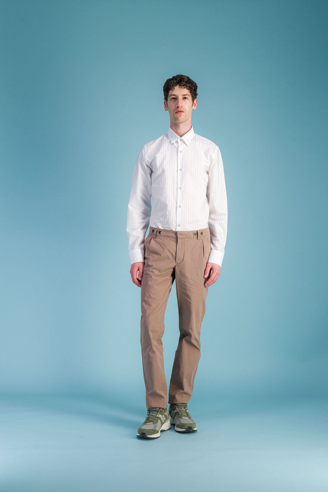 Chemise en coton léger blanc à fines rayures
