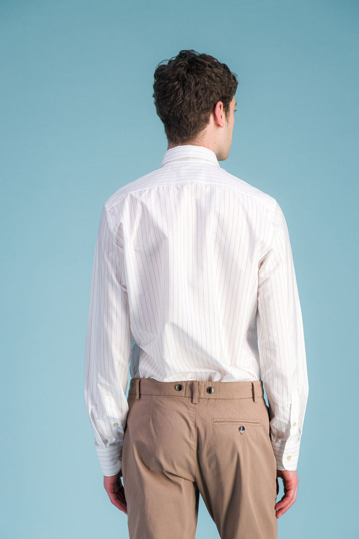 Chemise en coton léger blanc à fines rayures