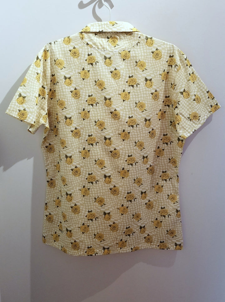 Short-sleeved shirt in light organic cotton with “roses” print