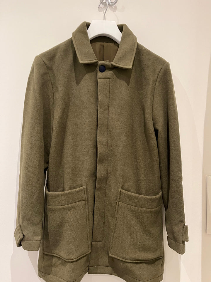 Manteau en laine recyclée kaki