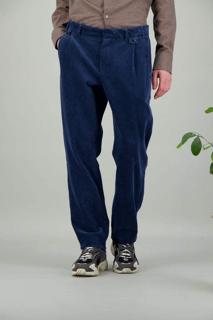 City pant in blue velvet