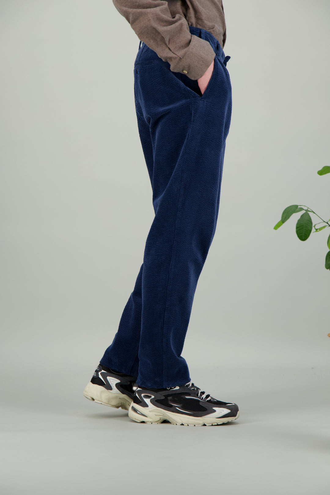 City pant in blue velvet