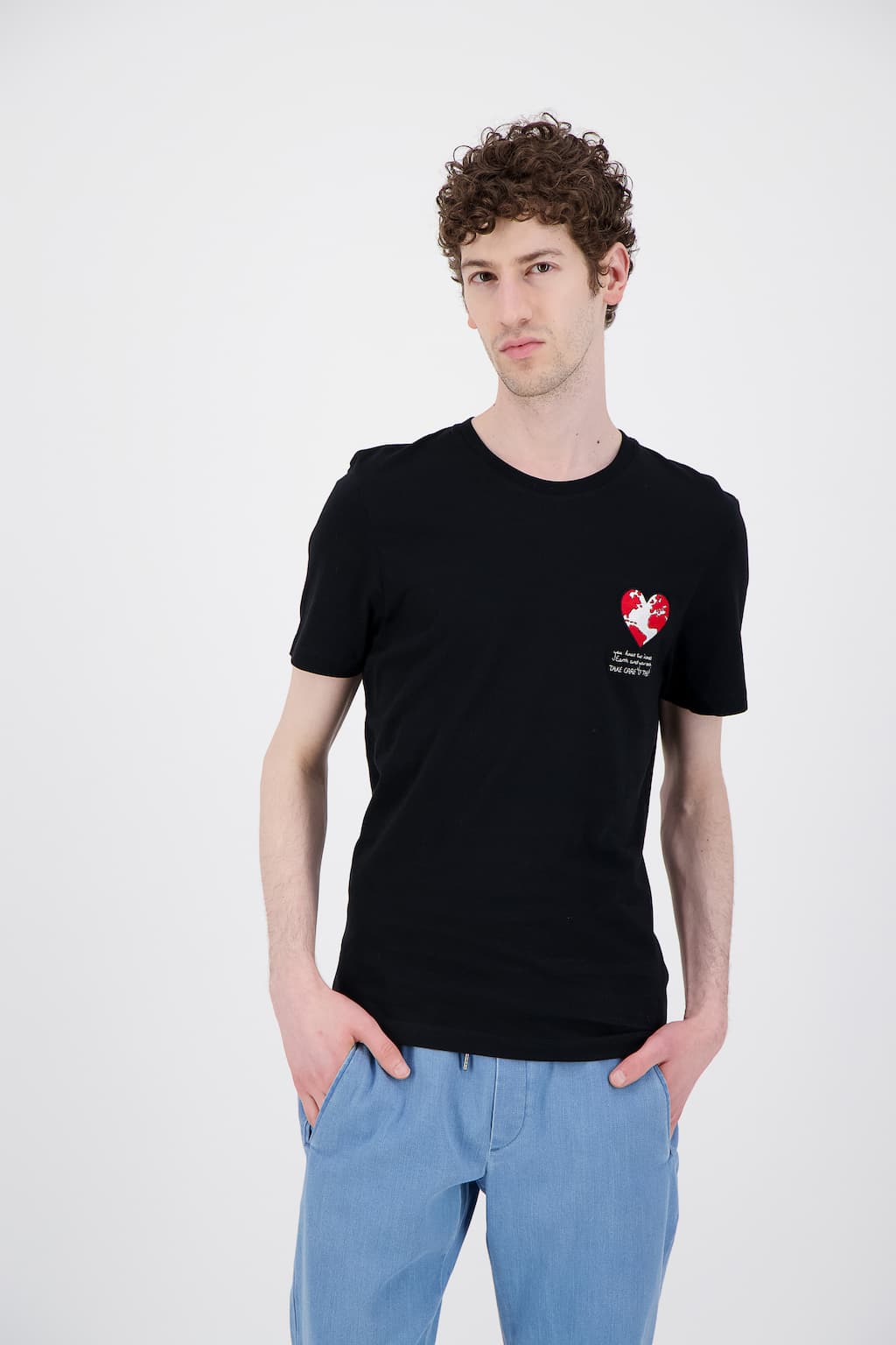 T-Shirt_black_red_earth_3