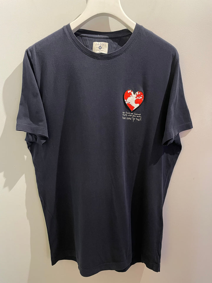T-shirt_navy_Red_Earth_sm_1